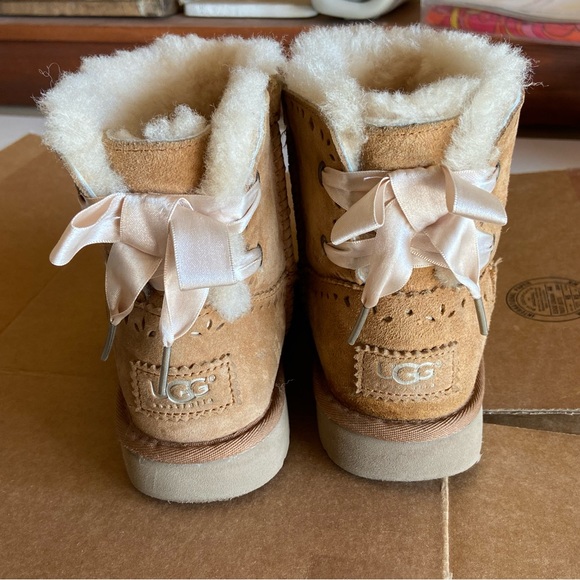 Kids size 3 Ugg boots - Picture 3 of 5